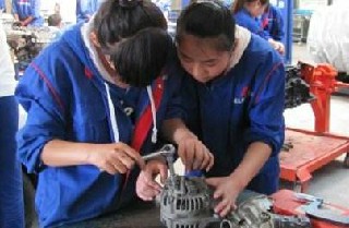 昆明第二幼儿师范职业中等专业学校2020年联系电话
